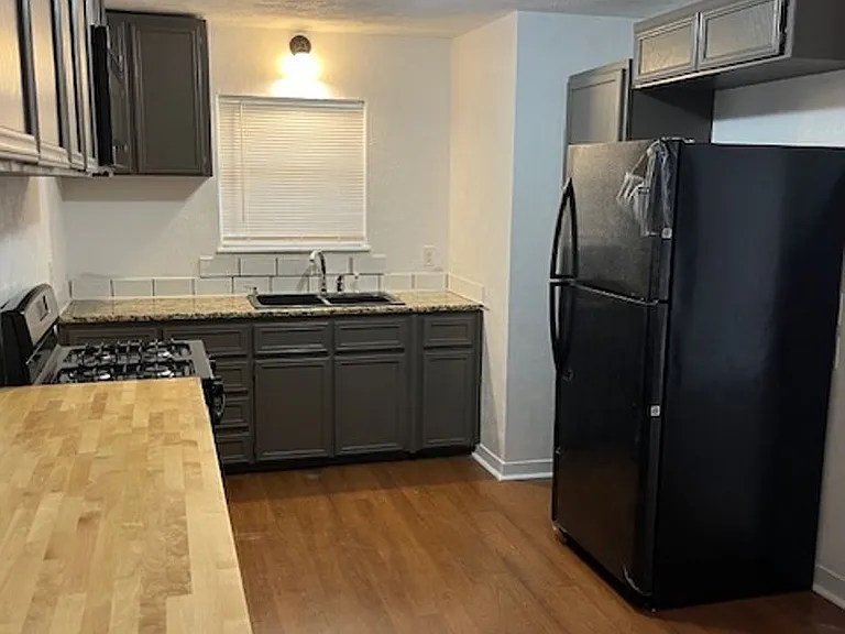 208 E Voelter Ave — Photo 3