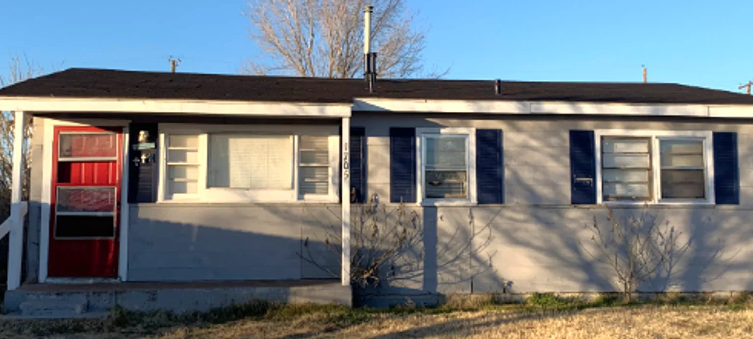 Coming Soon! Handyman Special $0 First Month's Rent / "You Fix, You Save Big!! — Photo 2