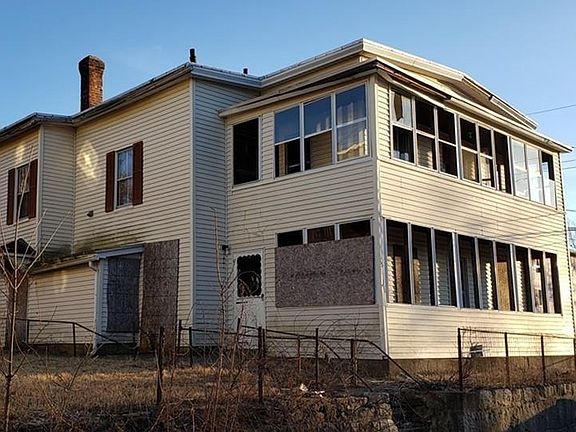 4th image of 35 Rockland St