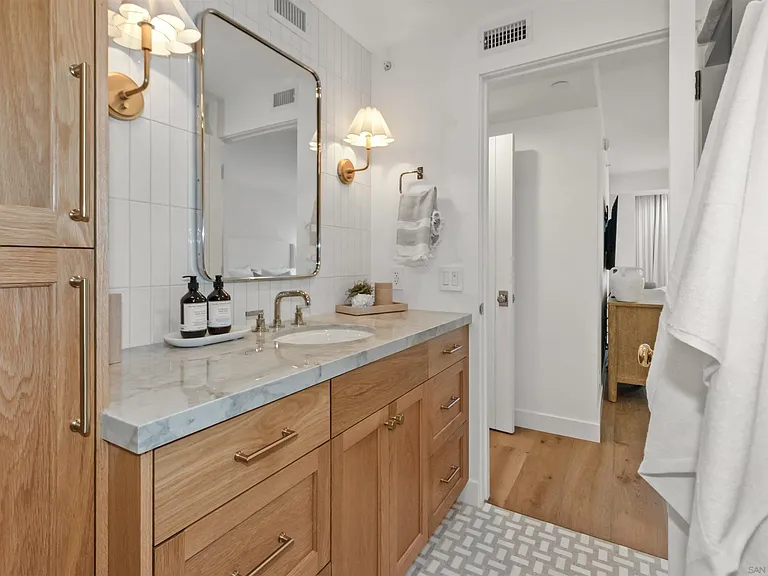 1710 Avenida Del Mundo #803 — Photo 29