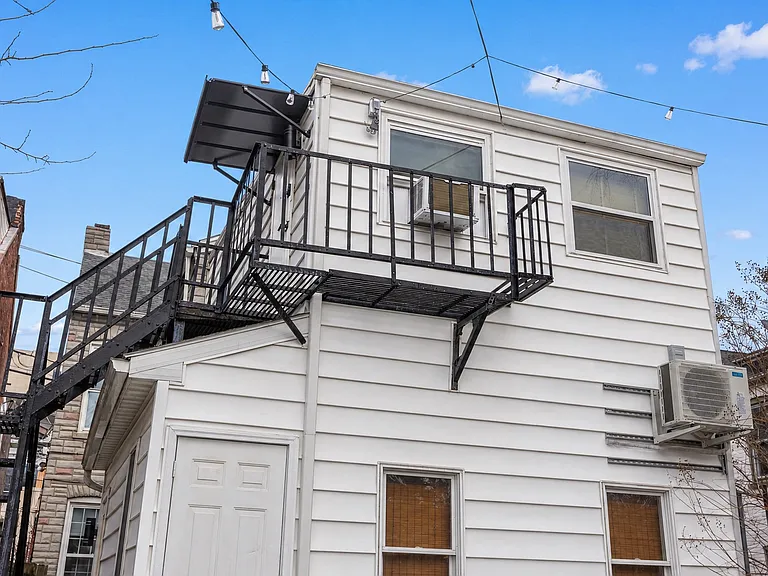 138 E James St #2 — Photo 11