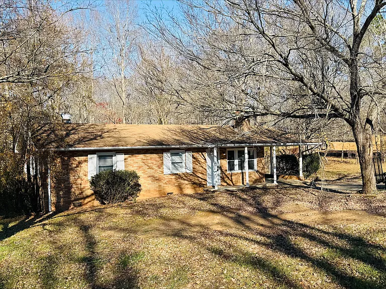 601 E Brown St — Photo 1