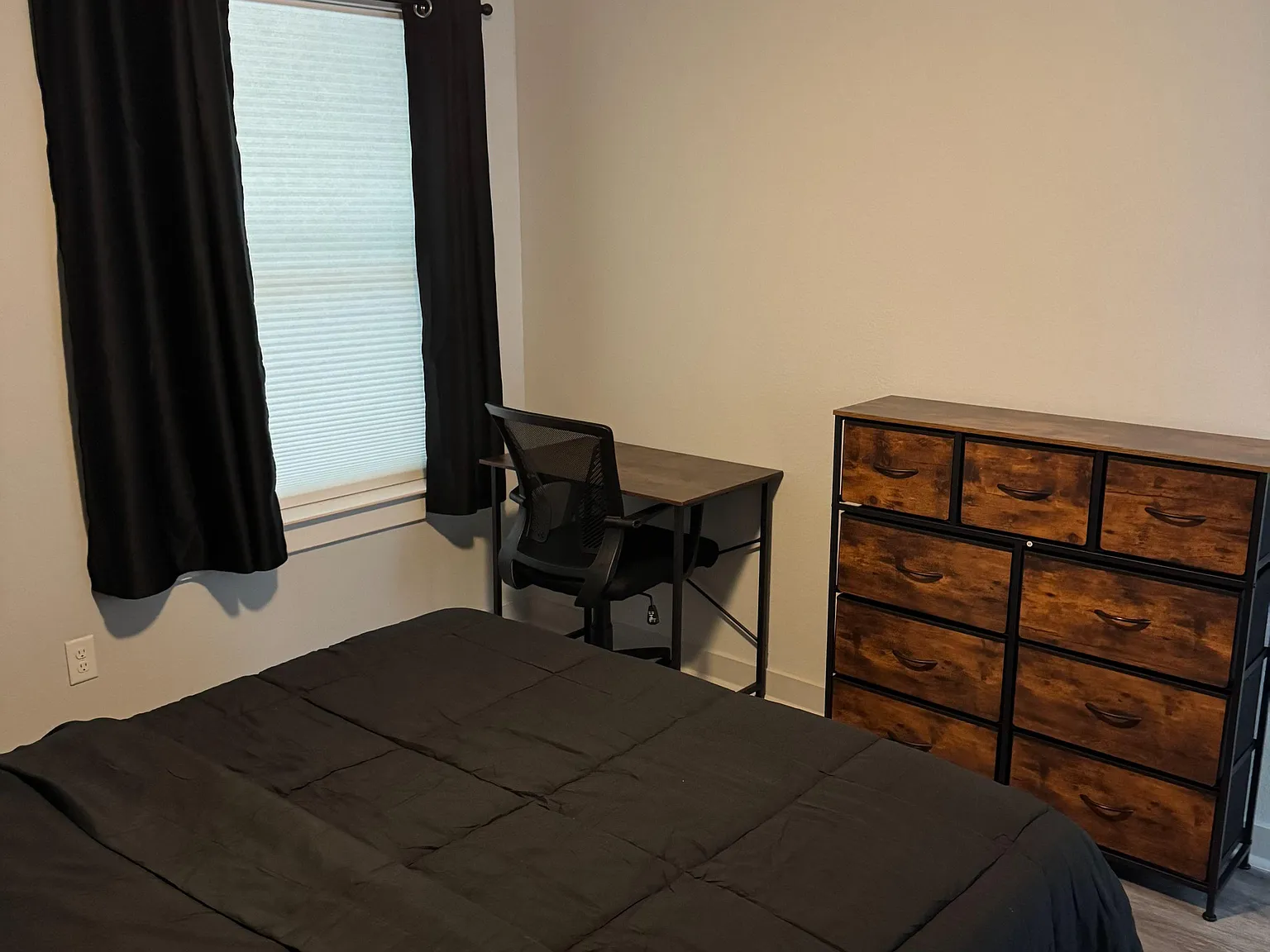 4 bed, 4.0 bath, 2312 sqft, $819 — Photo 3
