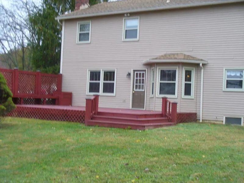 5 bed, 2.5 bath, 2500 sqft, $2,600 — Photo 3