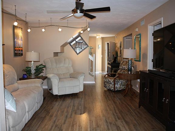 3rd image of 6131 Sequoia Dr