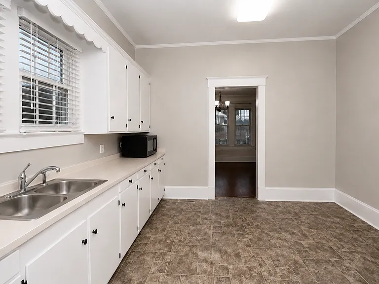 506 S Main St — Photo 10