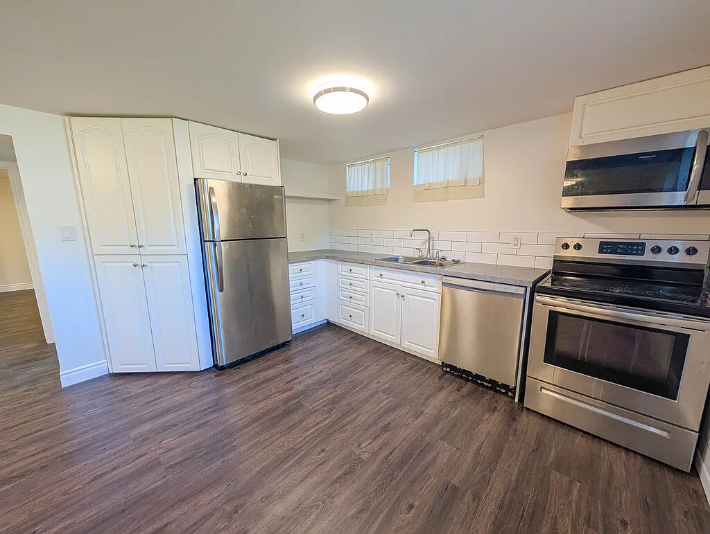 22 Oswald Ave - 2 — Photo 3