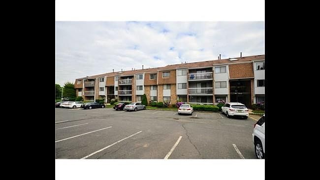 2nd image of 502 Edison Glen Ter