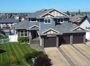 6 SE Laurel Close, Sylvan Lake, AB T4S 0B3