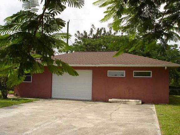 2nd image of 4560 Villa Capri Ln