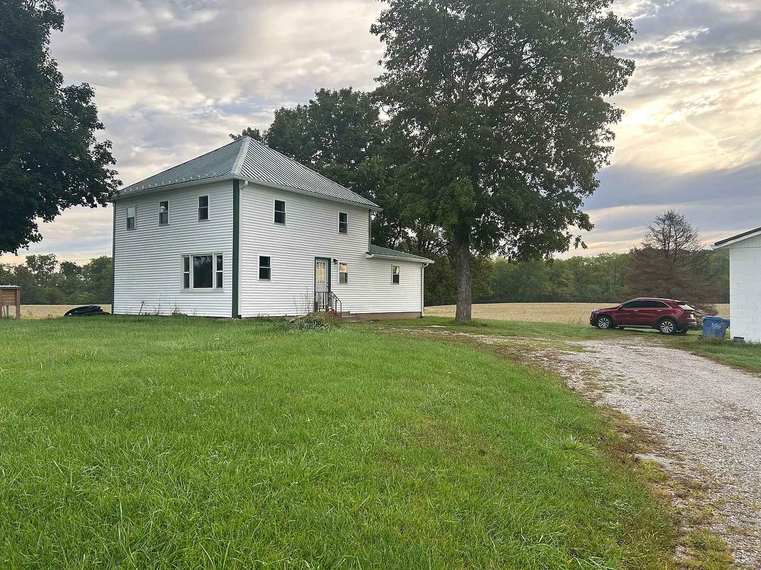 4 bed, 2.5 bath, 1880 sqft, $2,400 — Photo 2