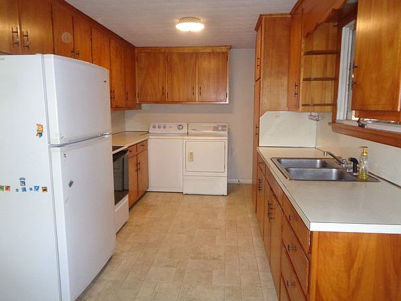 2nd image of 140 Stonewood Dr
