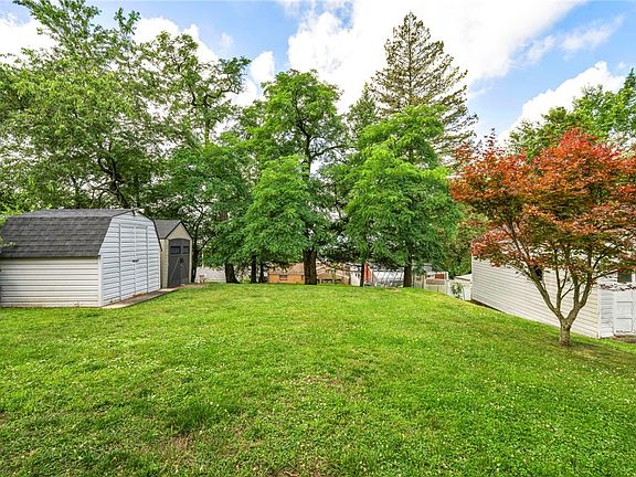 2nd image of 2861 Middletown Rd
