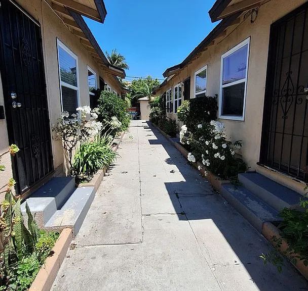 4033 W El Segundo Blvd — Photo 3