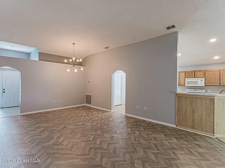 1733 La Maderia Dr SW — Photo 6