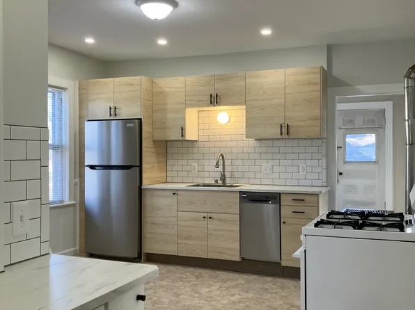137 Old Main St APT 2, Manville, RI 02838