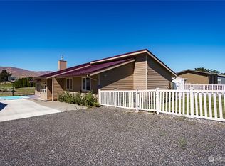 210 Pear Pl SW, Mattawa, WA 99349