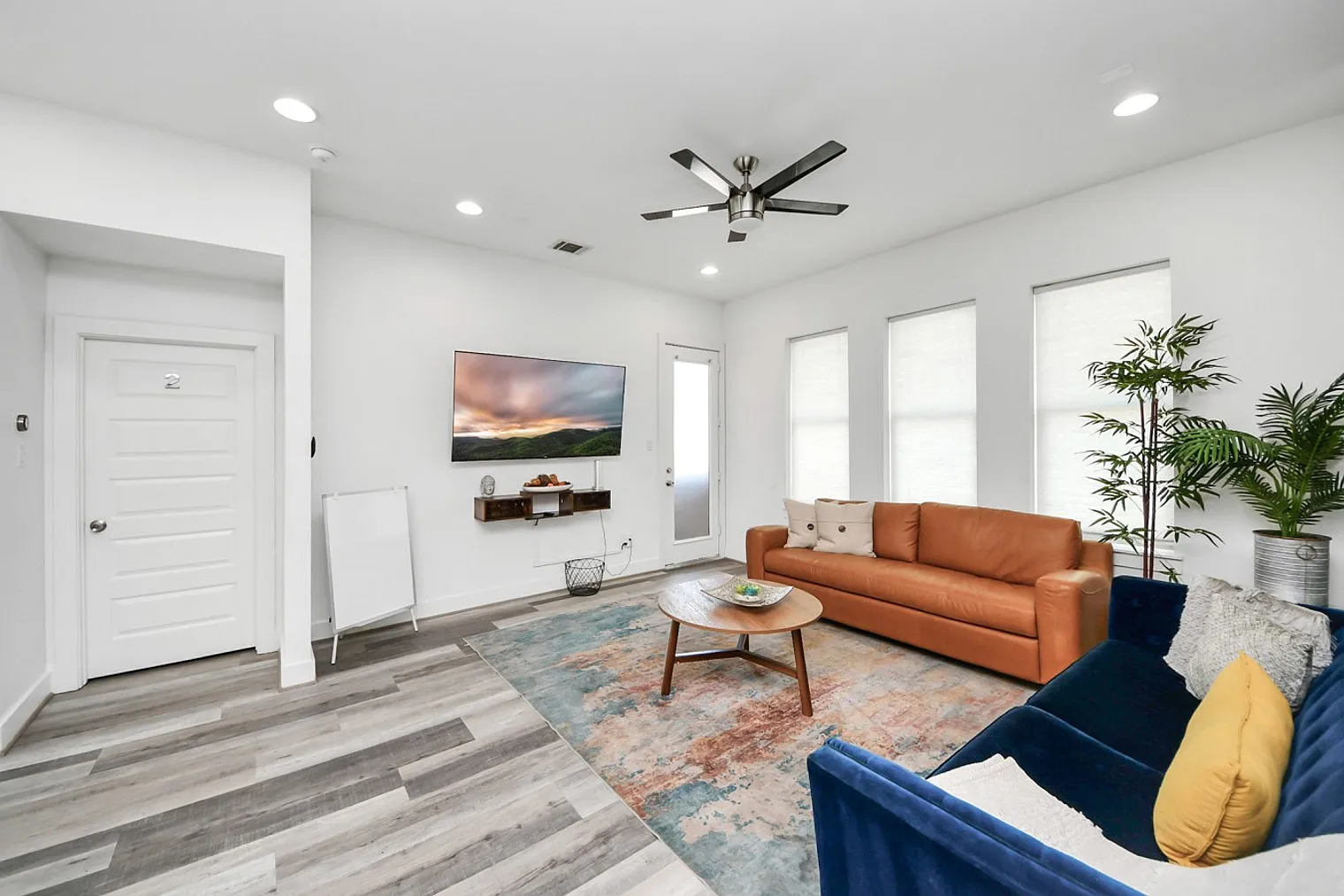 5 bed, 4.0 bath, $10,249 — Photo 2