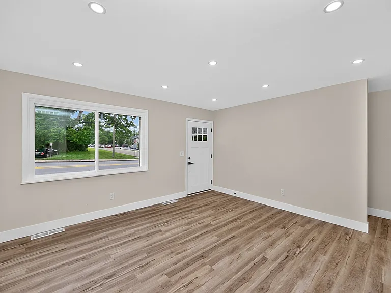 861 W Galbraith Rd — Photo 6