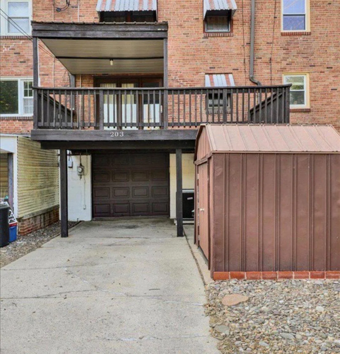 3 bed, 1.0 bath, 1120 sqft, $2,100 — Photo 2