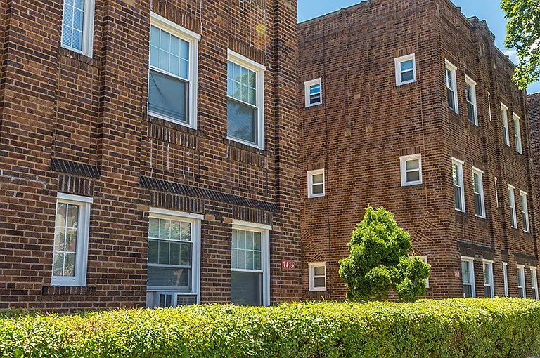 1415 W 101st Building