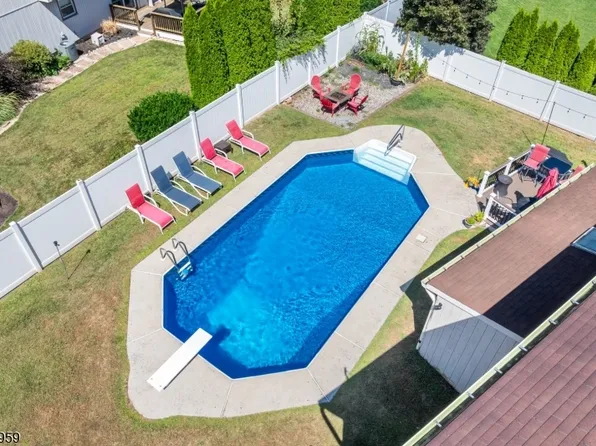 16 Ditmars Cir, Hillsborough Twp., NJ 08844