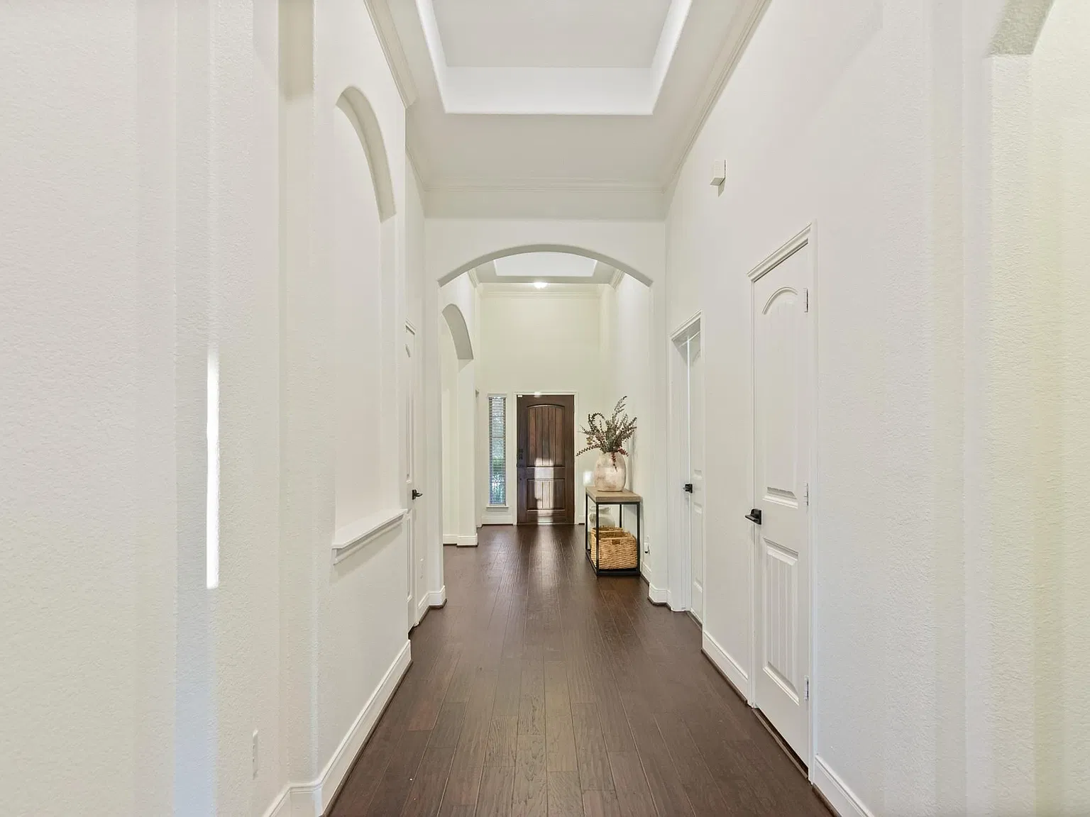 3 bed, 2.5 bath, 2354 sqft, $3,150 — Photo 4