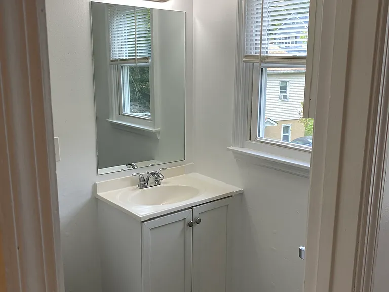 1042 Main St — Photo 8