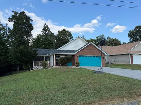 206 Penn Dr, Maryville, TN 37803