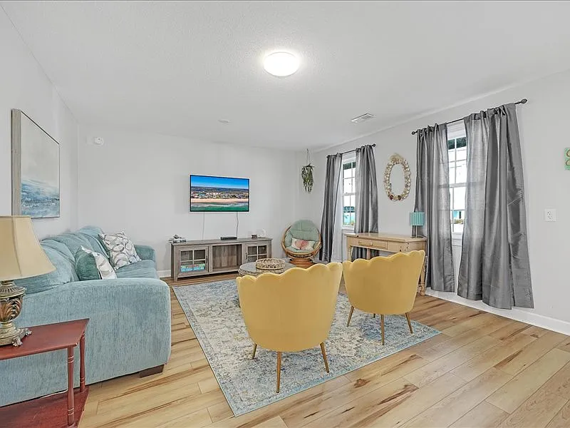 1 bed, 700 sqft, $1,600 — Photo 2