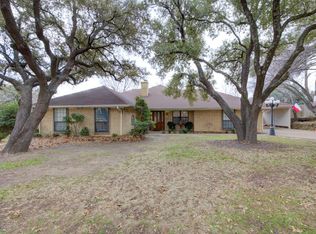 105 Red Oak Ct, Burleson, TX 76028