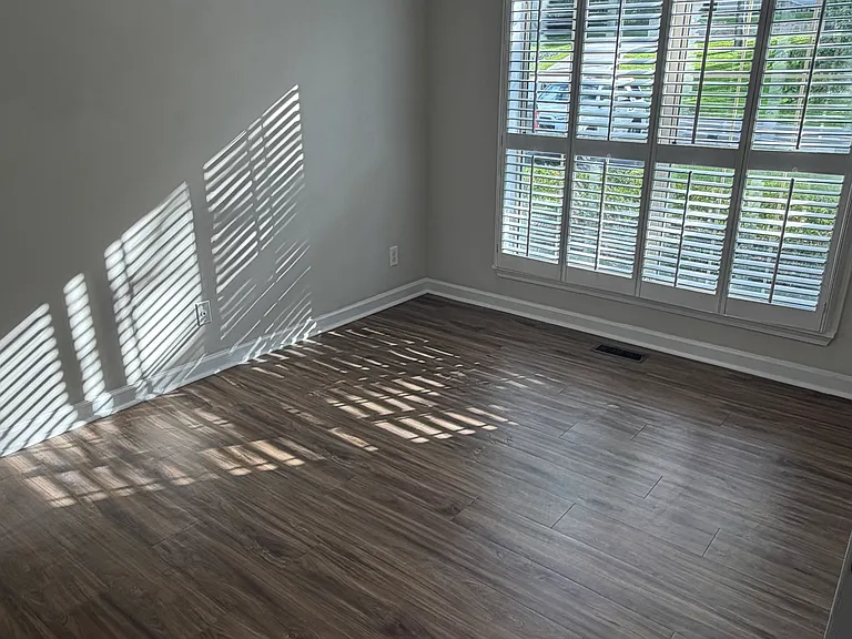 1195 N Franklin Ave — Photo 8