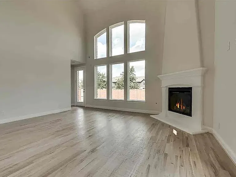 4737 Mulholland Dr — Photo 9