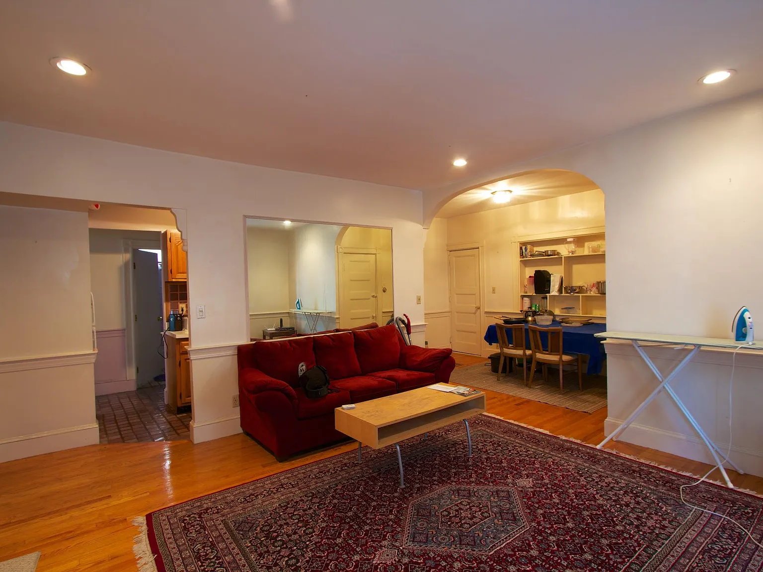 4 bed, 2.5 bath, 150 sqft, $975 — Photo 1