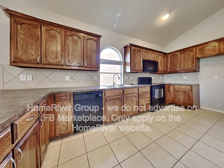 4005 Martinsburg Dr — Photo 4
