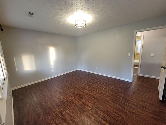 3rd image of 13 Childress Cir