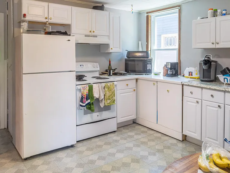 22 Powder House Blvd — Photo 7