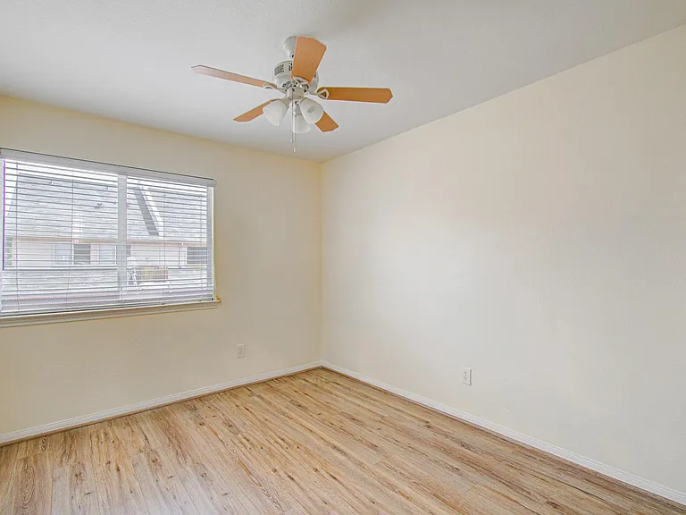 3815 Shire Valley Dr — Photo 17