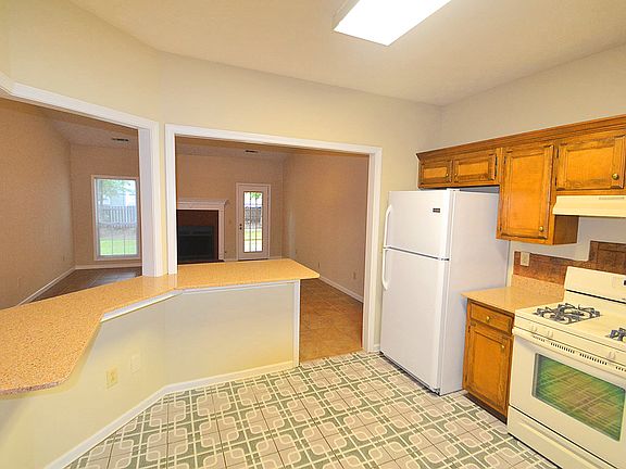 3rd image of 2064 Flint Hill Dr