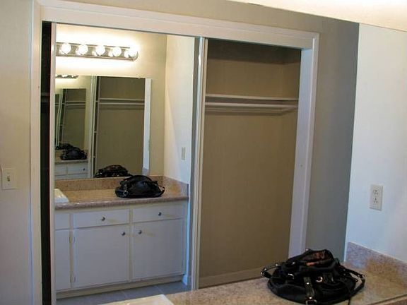 Dressing Area/Closets