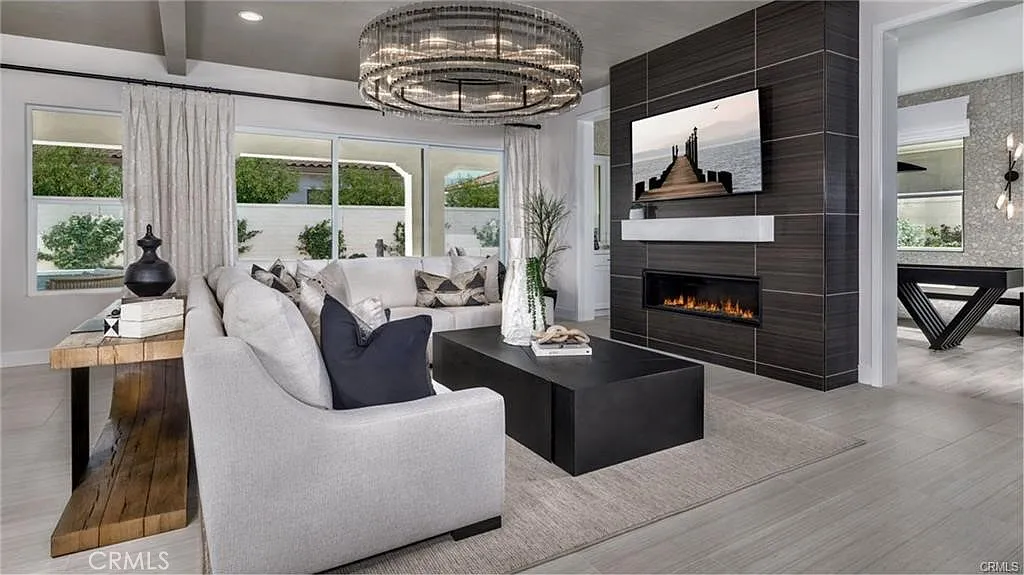 3 bed, 3.5 bath, 2697 sqft, $8,500 — Photo 3