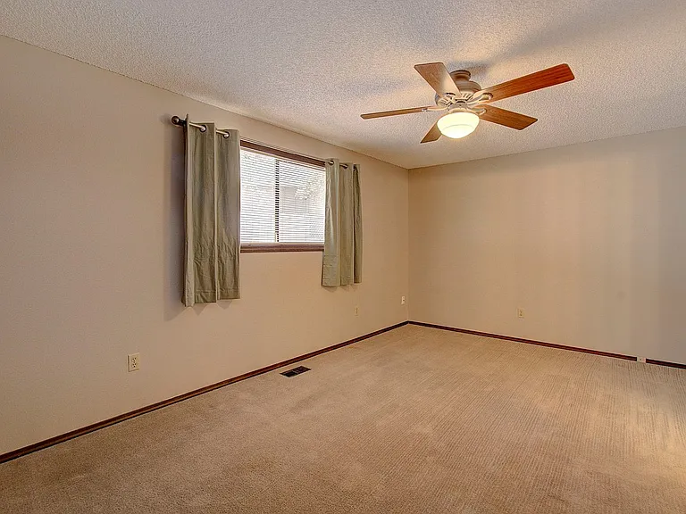 1114 SE 106th Ct — Photo 7
