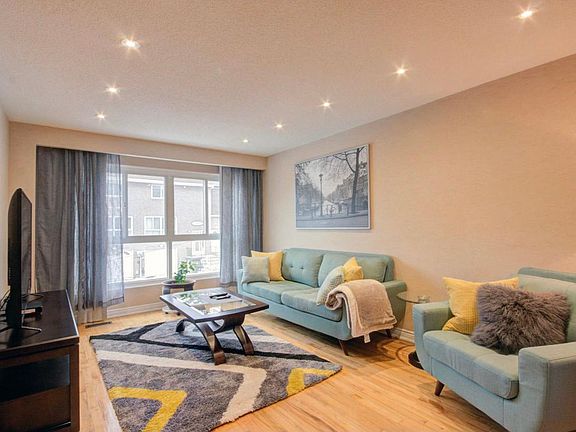 Living room, TV included, free Internet