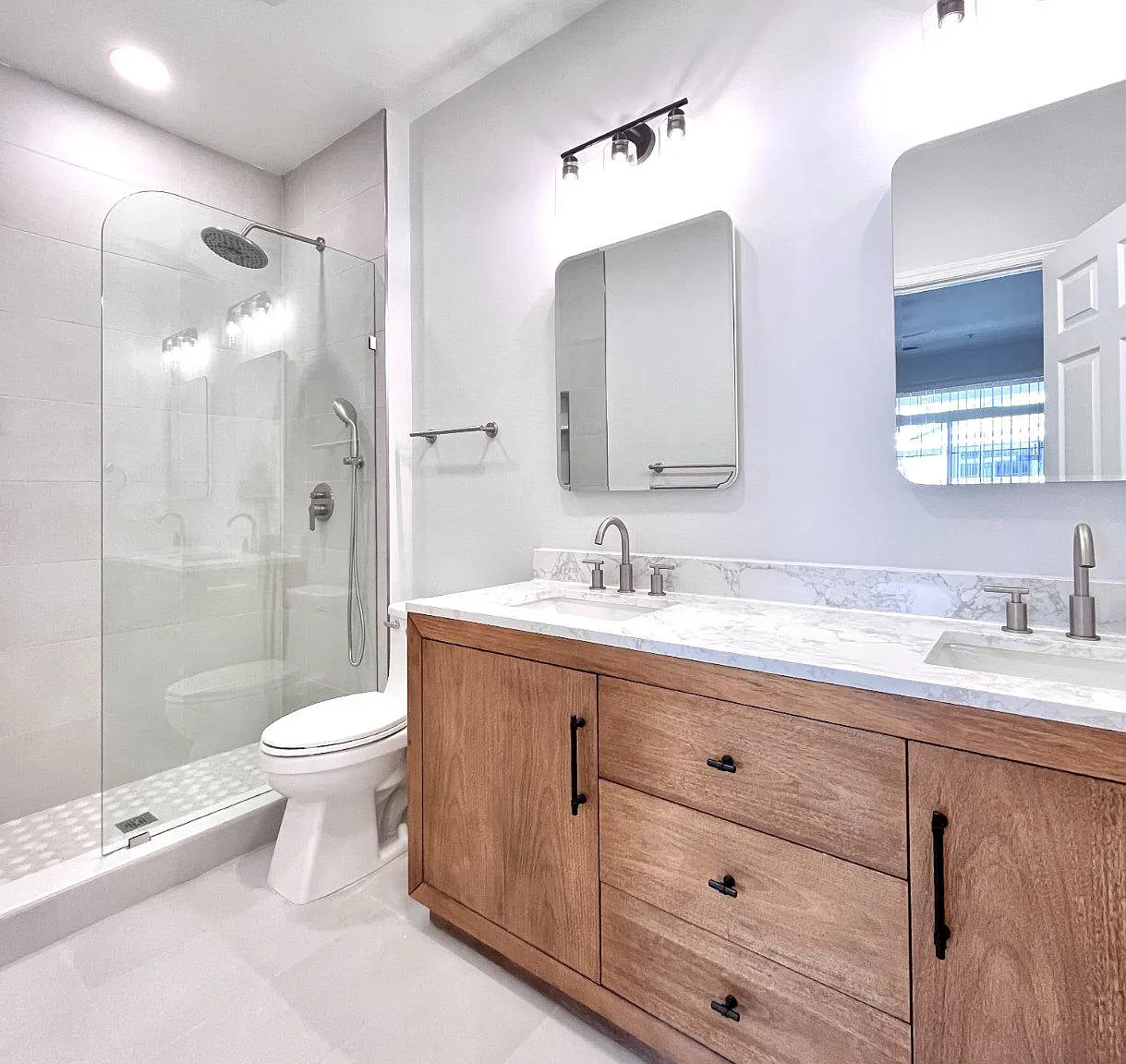 2 bed, 2.0 bath, 1040 sqft, $2,600 — Photo 2