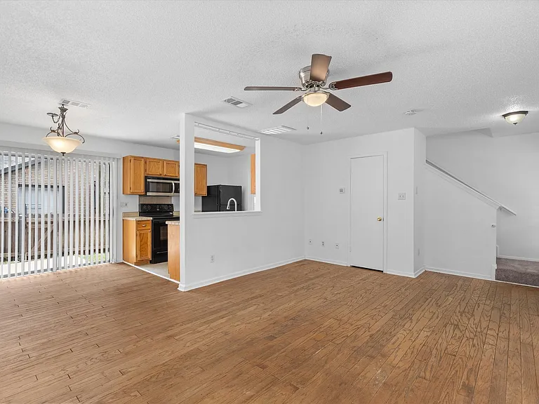 1015 E Yager Ln #79 — Photo 5