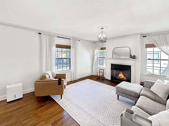 5th image of 252 Palisade St