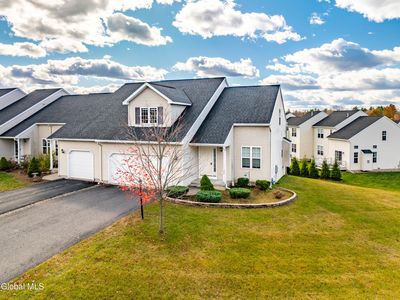 12D Pointe W Drive, Halfmoon, NY, 12065