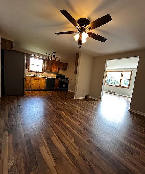 12407 Maple Ln — Photo 3