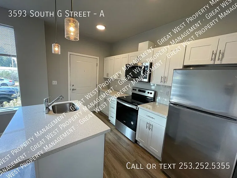 3593 S G St #A — Photo 2