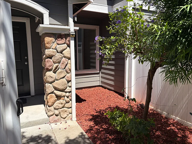 5740 Caprice Cmn — Photo 3